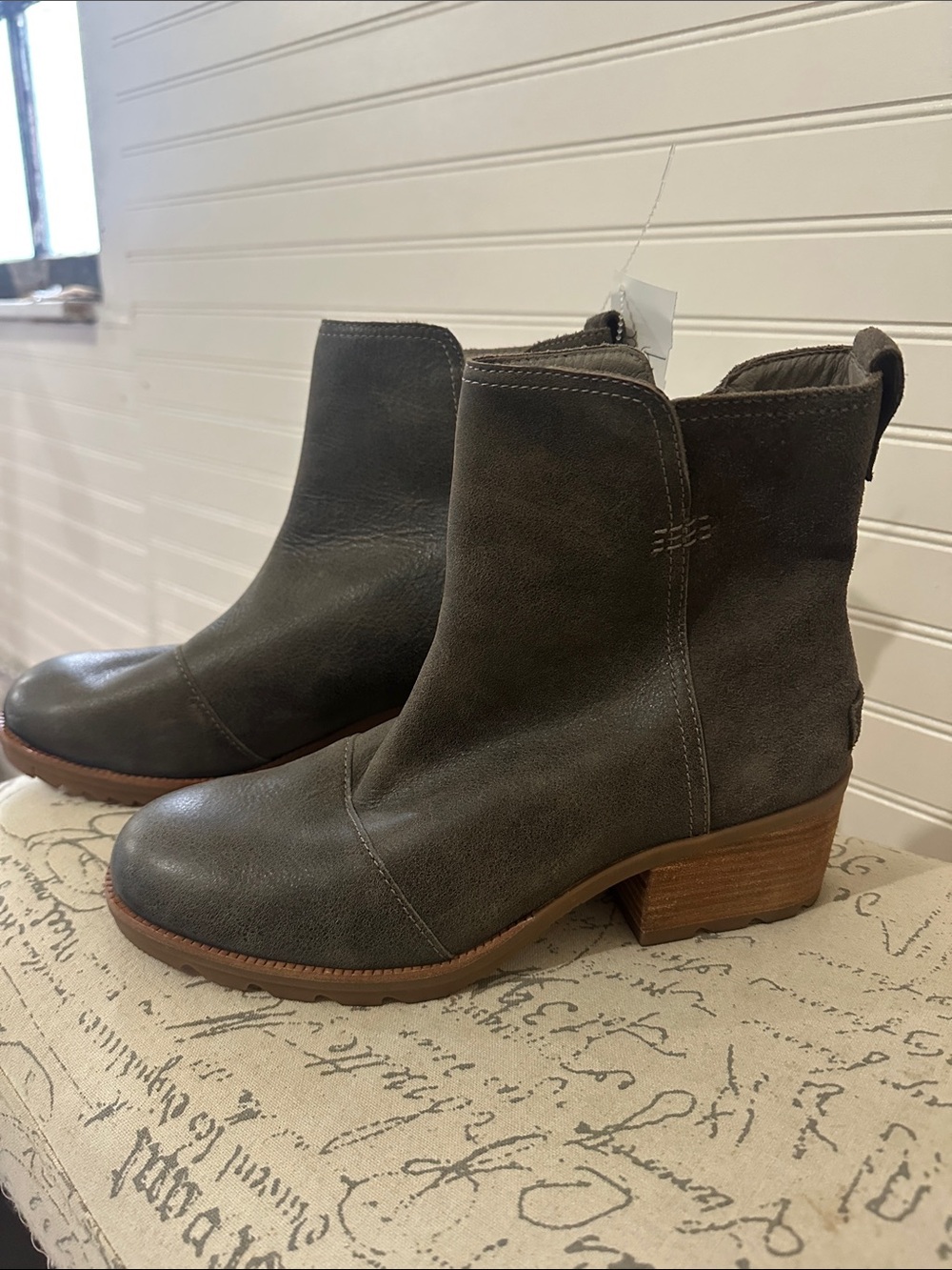 Sorel Women's Ankle Boot - Gray Leather size 9